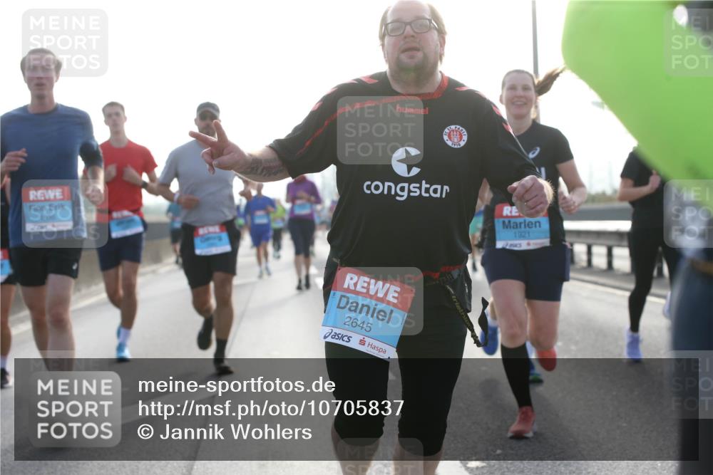 03.10.2026 - Köhlbrandbrückenlauf Jannik Wohlers http://msf.ph/oto/10705837 03.10.2026 09:19:48 Position 3 1836, 1910, 1921, 2645 meine-sportfotos.de