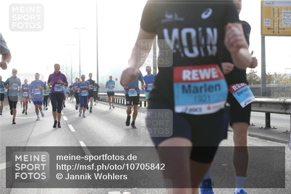 03.10.2026 - Köhlbrandbrückenlauf Jannik Wohlers http://msf.ph/oto/10705842 03.10.2026 09:19:49 Position 3 33, 1921, 2414 meine-sportfotos.de
