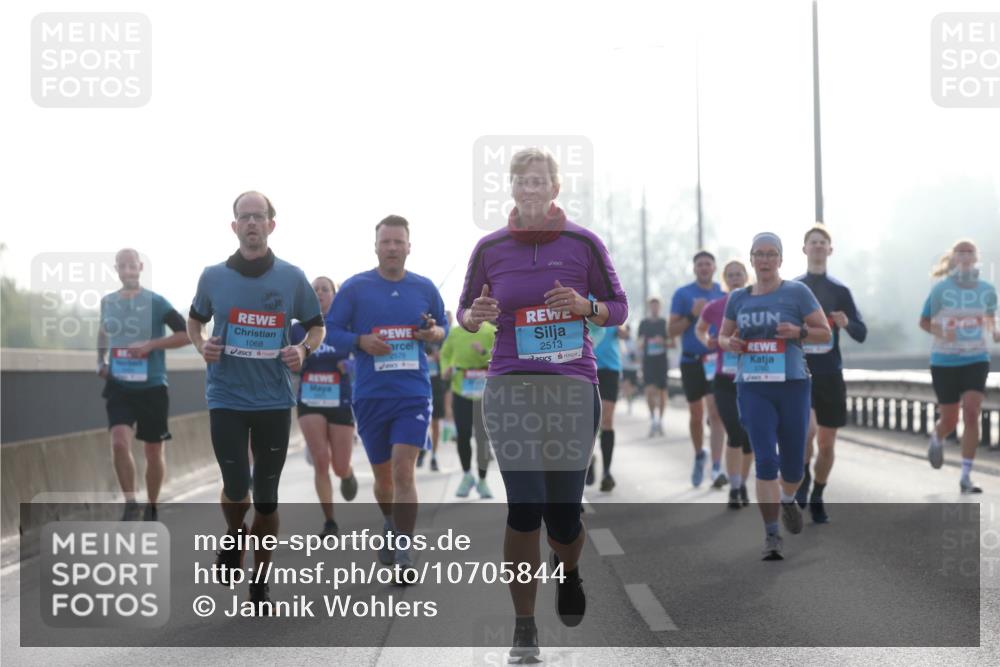 03.10.2026 - Köhlbrandbrückenlauf Jannik Wohlers http://msf.ph/oto/10705844 03.10.2026 09:19:50 Position 3 1068, 2513, 2579 meine-sportfotos.de