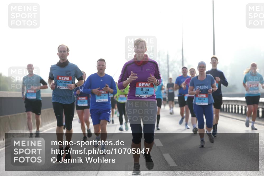 03.10.2026 - Köhlbrandbrückenlauf Jannik Wohlers http://msf.ph/oto/10705847 03.10.2026 09:19:50 Position 3 1068, 2579, 2513, 2760 meine-sportfotos.de