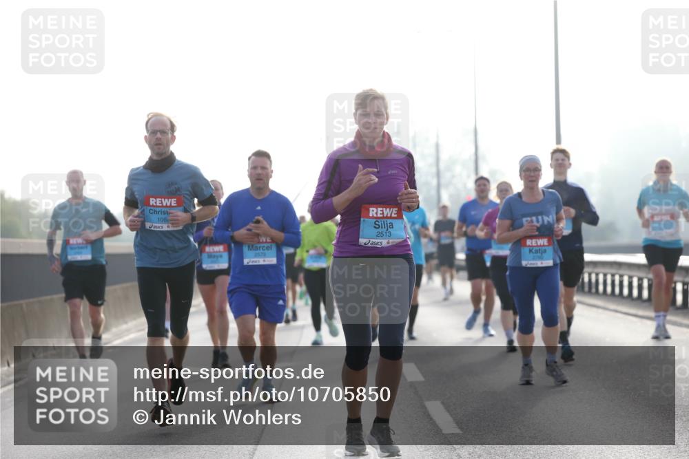 03.10.2026 - Köhlbrandbrückenlauf Jannik Wohlers http://msf.ph/oto/10705850 03.10.2026 09:19:50 Position 3 106, 2579, 2513 meine-sportfotos.de