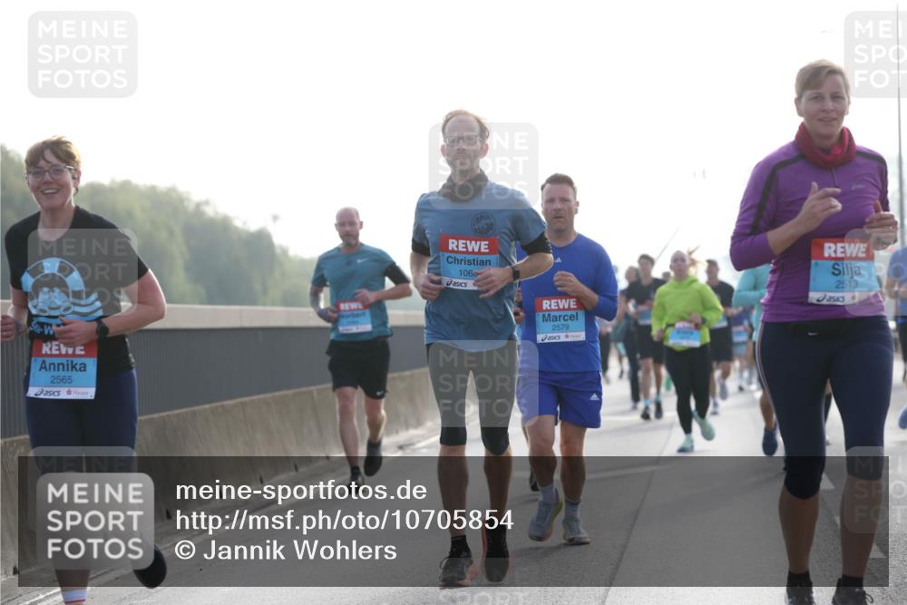 03.10.2026 - Köhlbrandbrückenlauf Jannik Wohlers http://msf.ph/oto/10705854 03.10.2026 09:19:51 Position 3 2565, 1060, 2579, 2513 meine-sportfotos.de