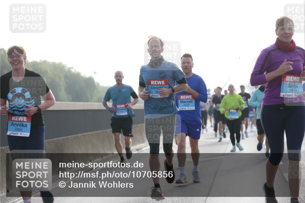 03.10.2026 - Köhlbrandbrückenlauf Jannik Wohlers http://msf.ph/oto/10705856 03.10.2026 09:19:51 Position 3 2565, 10, 2579, 2513 meine-sportfotos.de
