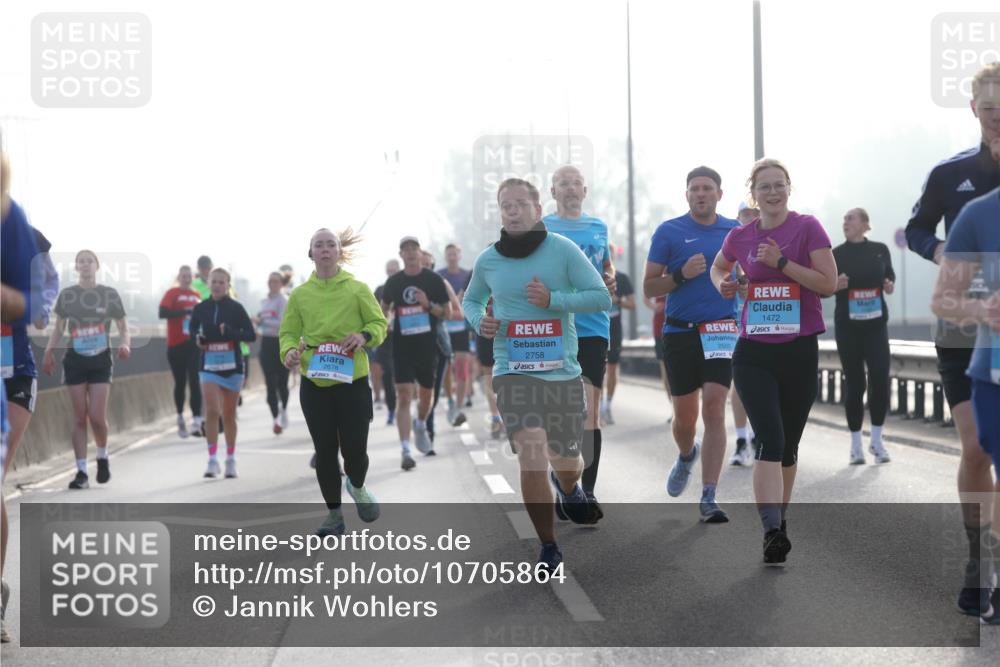 03.10.2026 - Köhlbrandbrückenlauf Jannik Wohlers http://msf.ph/oto/10705864 03.10.2026 09:19:53 Position 3 2678, 2758, 1472, 2505 meine-sportfotos.de