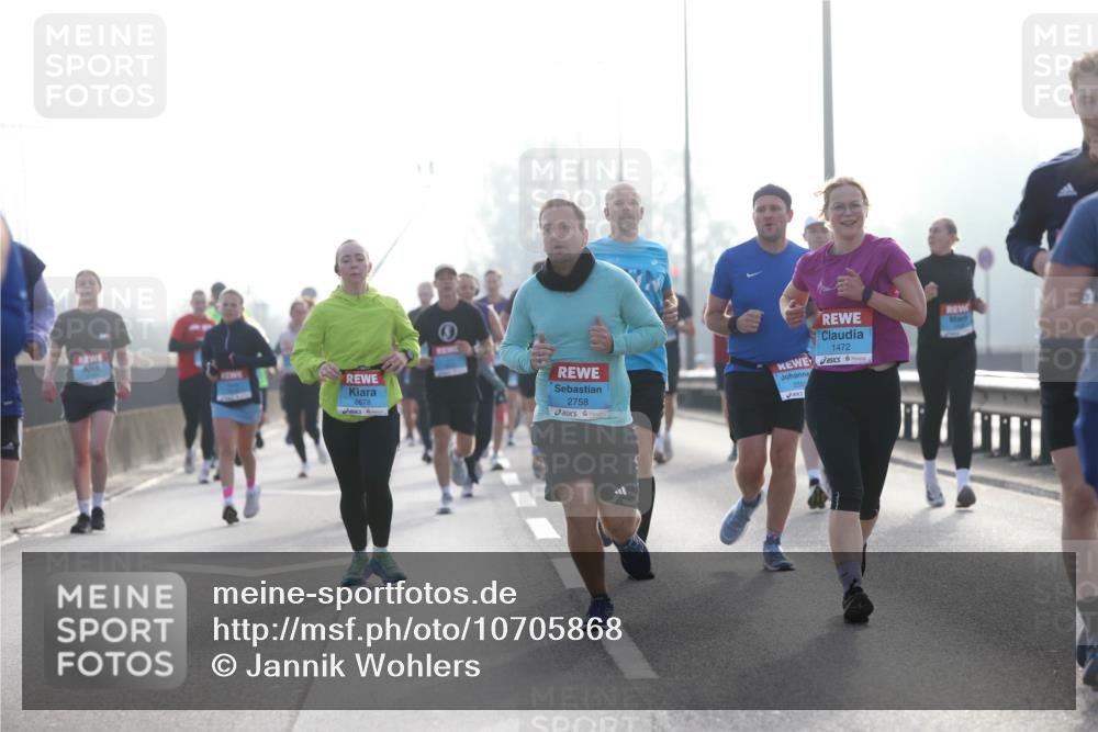 03.10.2026 - Köhlbrandbrückenlauf Jannik Wohlers http://msf.ph/oto/10705868 03.10.2026 09:19:53 Position 3 2678, 2758, 1472, 2505 meine-sportfotos.de