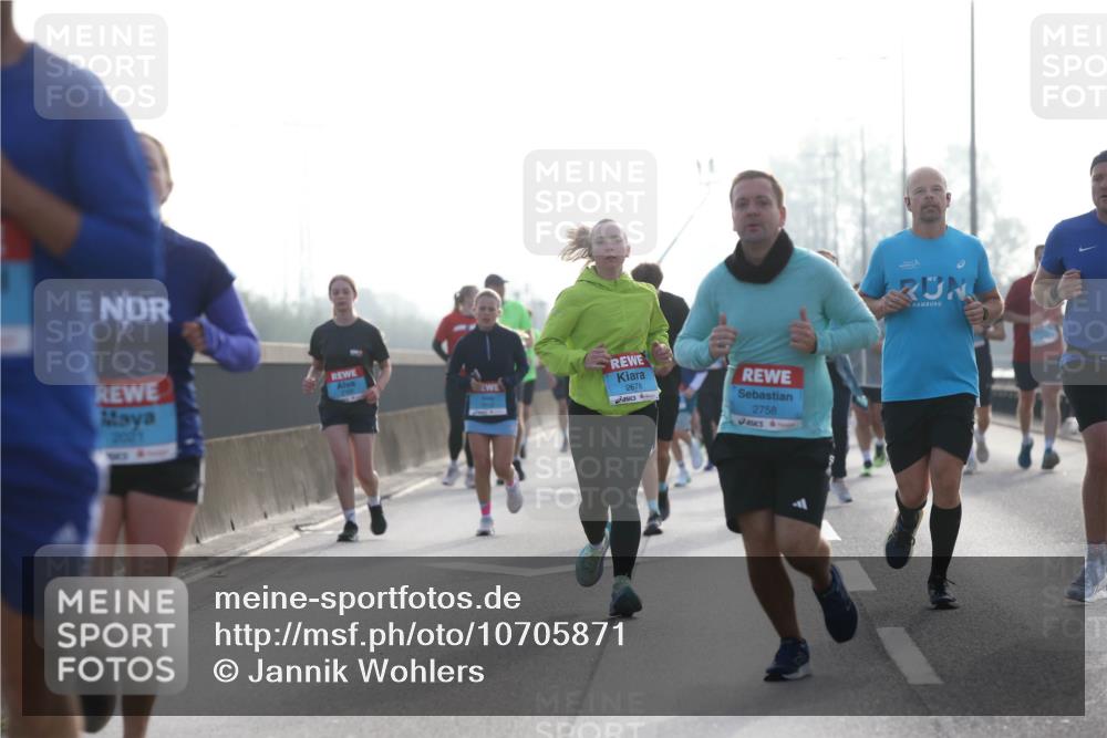 03.10.2026 - Köhlbrandbrückenlauf Jannik Wohlers http://msf.ph/oto/10705871 03.10.2026 09:19:54 Position 3 2678, 2758, 11 meine-sportfotos.de