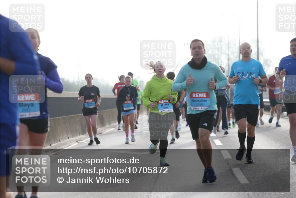 03.10.2026 - Köhlbrandbrückenlauf Jannik Wohlers http://msf.ph/oto/10705872 03.10.2026 09:19:54 Position 3 2021, 2678, 2758, 16 meine-sportfotos.de
