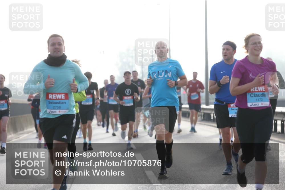 03.10.2026 - Köhlbrandbrückenlauf Jannik Wohlers http://msf.ph/oto/10705876 03.10.2026 09:19:55 Position 3 2758, 1472, 25 meine-sportfotos.de