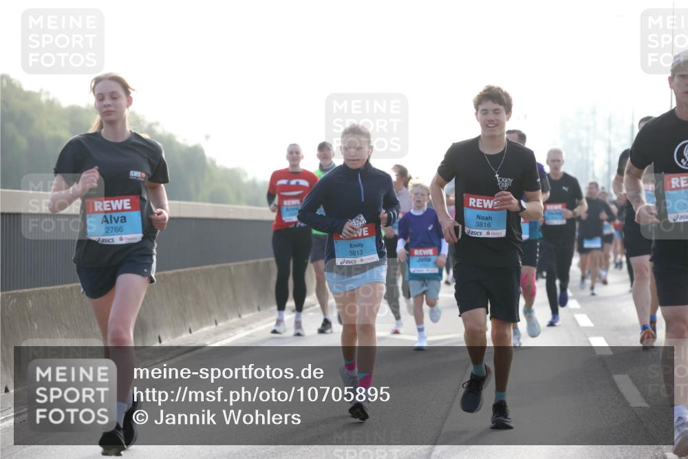 03.10.2026 - Köhlbrandbrückenlauf Jannik Wohlers http://msf.ph/oto/10705895 03.10.2026 09:19:59 Position 3 2766, 3813, 3816, 3 meine-sportfotos.de