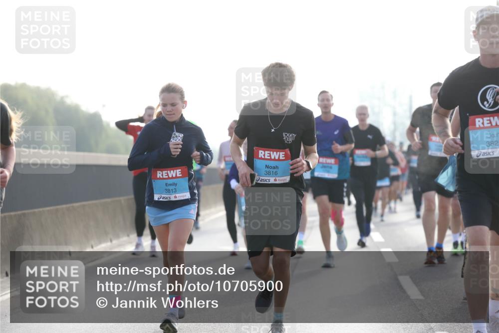 03.10.2026 - Köhlbrandbrückenlauf Jannik Wohlers http://msf.ph/oto/10705900 03.10.2026 09:20:00 Position 3 3813, 3816, 3825 meine-sportfotos.de