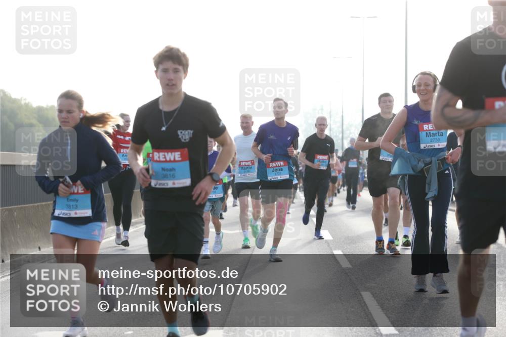 03.10.2026 - Köhlbrandbrückenlauf Jannik Wohlers http://msf.ph/oto/10705902 03.10.2026 09:20:01 Position 3 3813, 3816, 731, 1732, 3758, 2736 meine-sportfotos.de