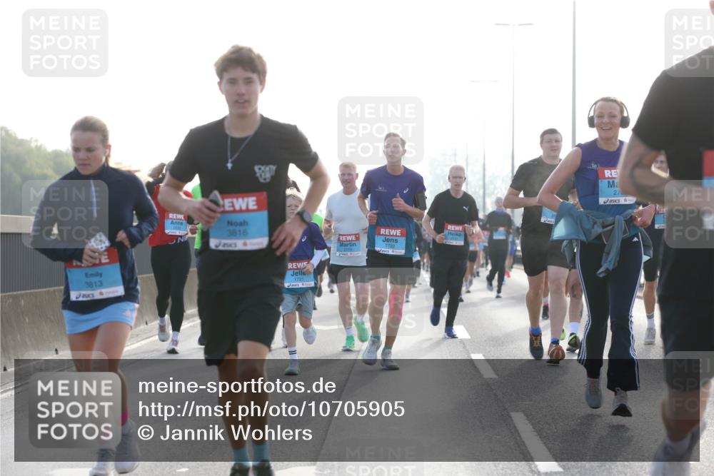 03.10.2026 - Köhlbrandbrückenlauf Jannik Wohlers http://msf.ph/oto/10705905 03.10.2026 09:20:01 Position 3 3813, 3816, 1731, 1732, 27 meine-sportfotos.de