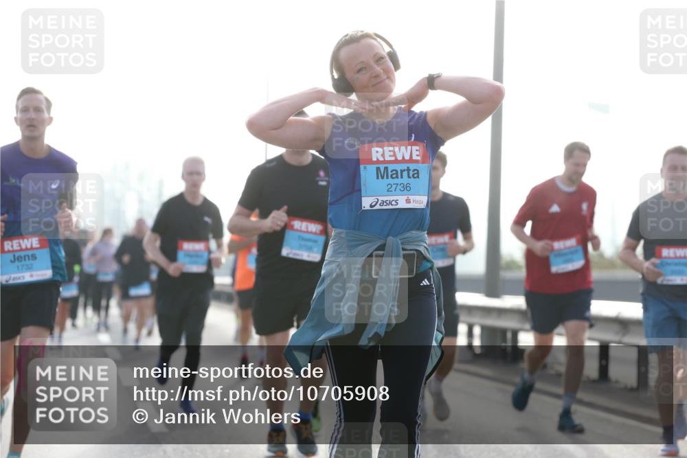 03.10.2026 - Köhlbrandbrückenlauf Jannik Wohlers http://msf.ph/oto/10705908 03.10.2026 09:20:03 Position 3 1732, 2736 meine-sportfotos.de