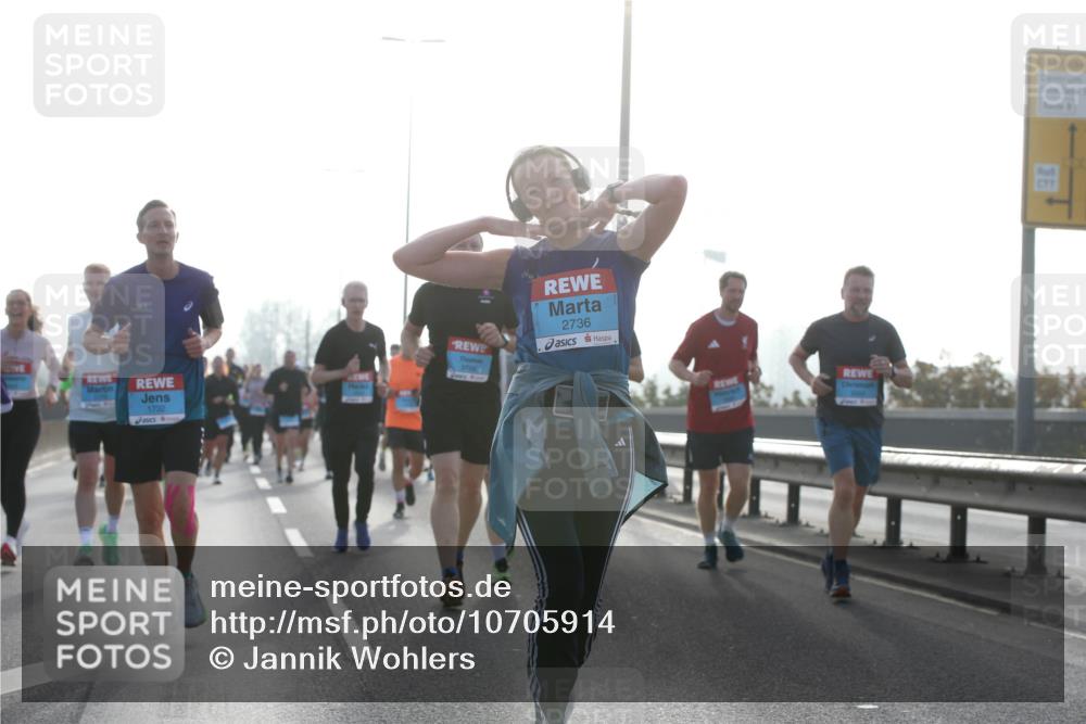 03.10.2026 - Köhlbrandbrückenlauf Jannik Wohlers http://msf.ph/oto/10705914 03.10.2026 09:20:03 Position 3 1732, 3758, 2736, 26 meine-sportfotos.de