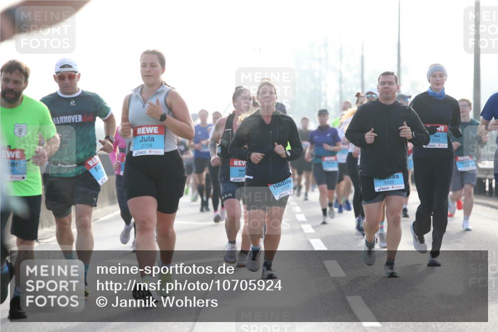 03.10.2026 - Köhlbrandbrückenlauf Jannik Wohlers http://msf.ph/oto/10705924 03.10.2026 09:20:06 Position 3 038, 2728, 372, 2457, 2433, 3741 meine-sportfotos.de