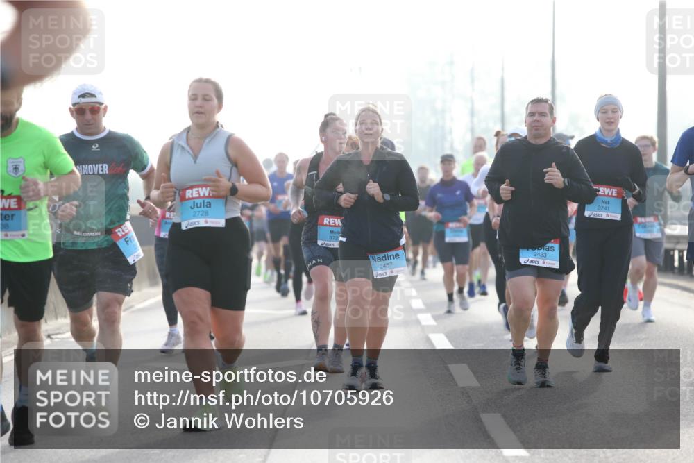 03.10.2026 - Köhlbrandbrückenlauf Jannik Wohlers http://msf.ph/oto/10705926 03.10.2026 09:20:06 Position 3 38, 2728, 3725, 2457, 2433, 3741 meine-sportfotos.de