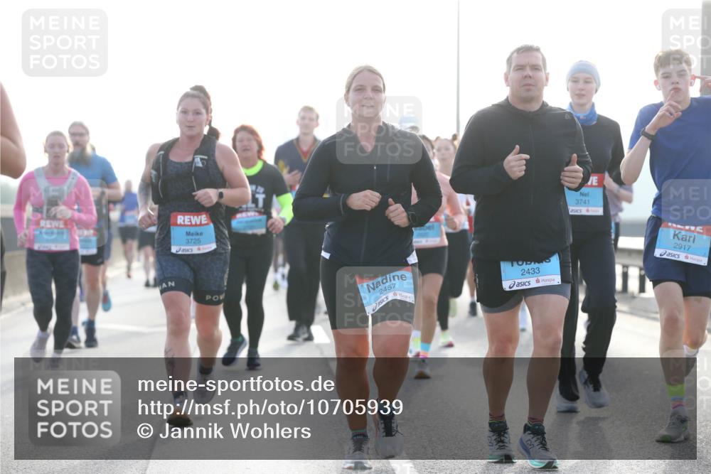 03.10.2026 - Köhlbrandbrückenlauf Jannik Wohlers http://msf.ph/oto/10705939 03.10.2026 09:20:09 Position 3 3725, 2457, 2433, 3741, 2917 meine-sportfotos.de