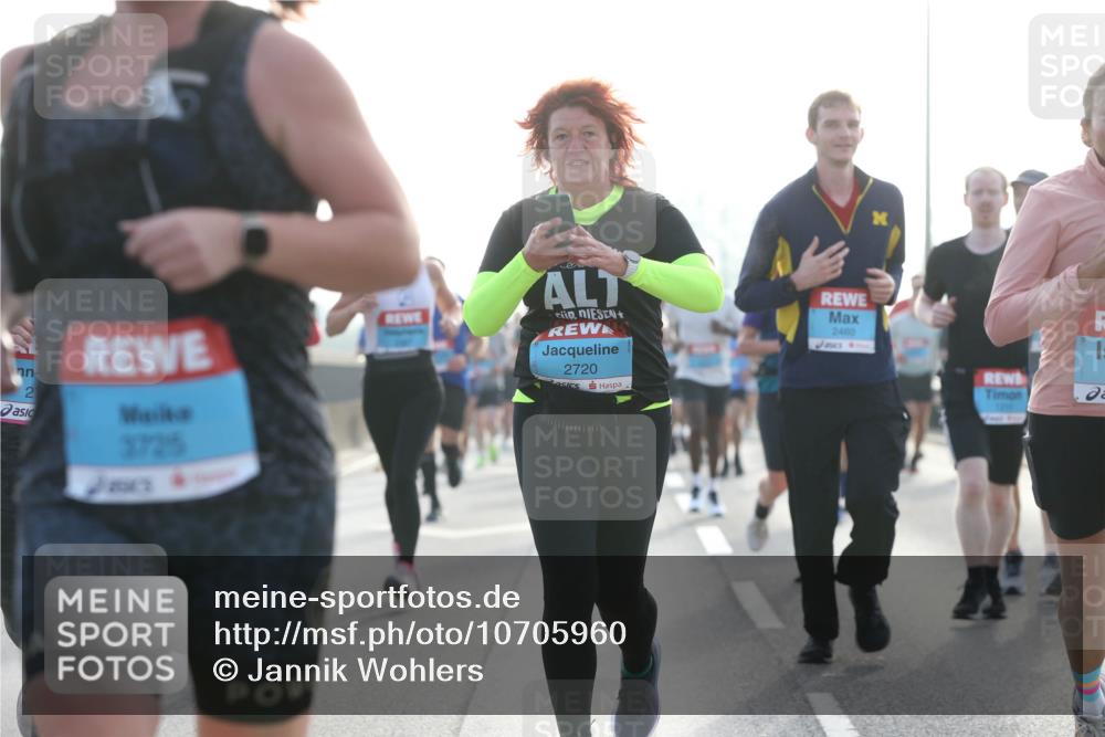 03.10.2026 - Köhlbrandbrückenlauf Jannik Wohlers http://msf.ph/oto/10705960 03.10.2026 09:20:12 Position 3 2, 3725, 2720, 2460 meine-sportfotos.de