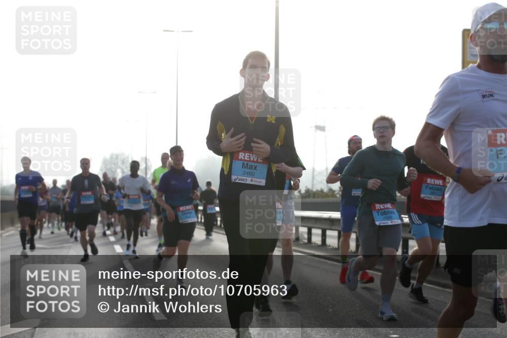 03.10.2026 - Köhlbrandbrückenlauf Jannik Wohlers http://msf.ph/oto/10705963 03.10.2026 09:20:14 Position 3 2460, 2549 meine-sportfotos.de