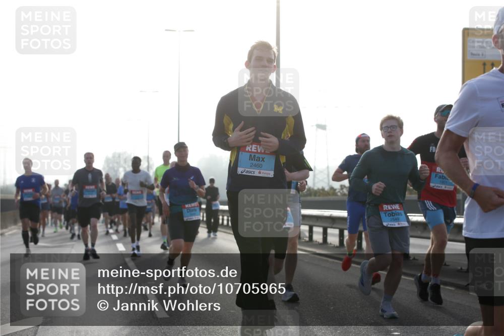 03.10.2026 - Köhlbrandbrückenlauf Jannik Wohlers http://msf.ph/oto/10705965 03.10.2026 09:20:14 Position 3 2460, 2549, 1901 meine-sportfotos.de