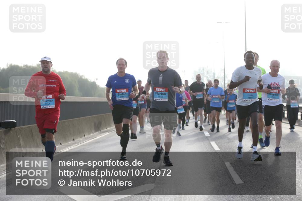 03.10.2026 - Köhlbrandbrückenlauf Jannik Wohlers http://msf.ph/oto/10705972 03.10.2026 09:20:16 Position 3 1851, 2680, 3113, 2451, 3850 meine-sportfotos.de