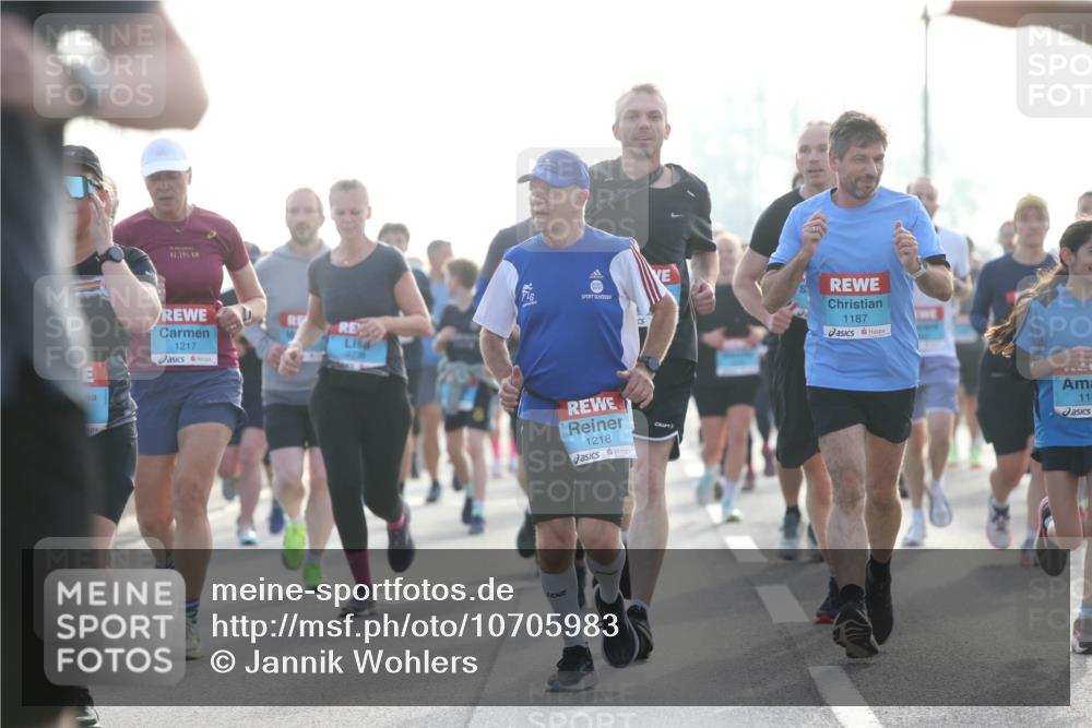 03.10.2026 - Köhlbrandbrückenlauf Jannik Wohlers http://msf.ph/oto/10705983 03.10.2026 09:20:18 Position 3 42, 195, 1217, 1218, 1187, 11 meine-sportfotos.de