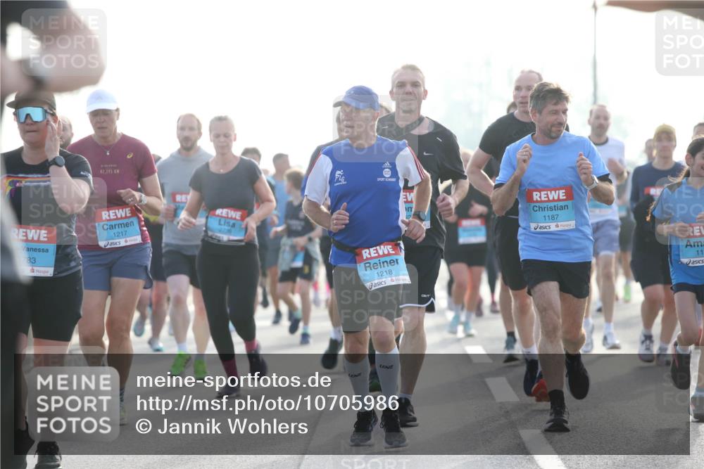 03.10.2026 - Köhlbrandbrückenlauf Jannik Wohlers http://msf.ph/oto/10705986 03.10.2026 09:20:18 Position 3 42, 195, 83, 1217, 4738, 1218, 1187, 11 meine-sportfotos.de