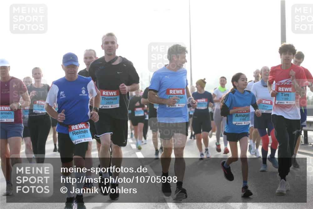 03.10.2026 - Köhlbrandbrückenlauf Jannik Wohlers http://msf.ph/oto/10705998 03.10.2026 09:20:21 Position 3 42, 195, 1217, 2738, 2624, 1218, 1188, 3717, 1189 meine-sportfotos.de