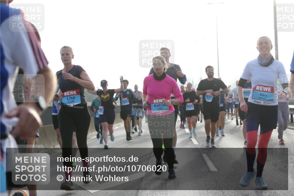 03.10.2026 - Köhlbrandbrückenlauf Jannik Wohlers http://msf.ph/oto/10706020 03.10.2026 09:20:23 Position 3 2738, 1897, 3717 meine-sportfotos.de