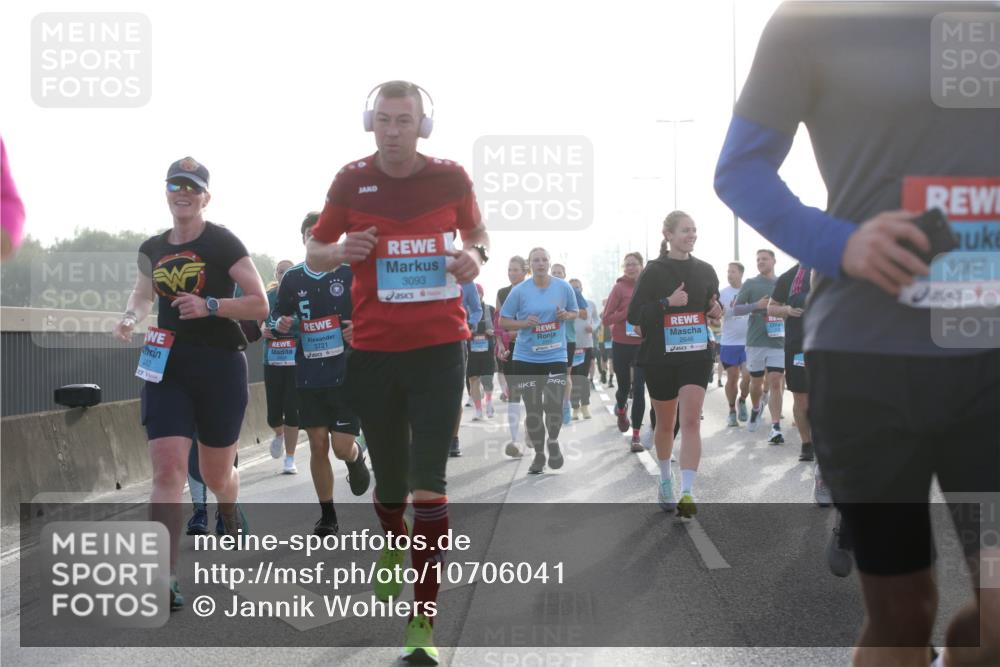 03.10.2026 - Köhlbrandbrückenlauf Jannik Wohlers http://msf.ph/oto/10706041 03.10.2026 09:20:25 Position 3 3721, 3093, 2646, 1067 meine-sportfotos.de