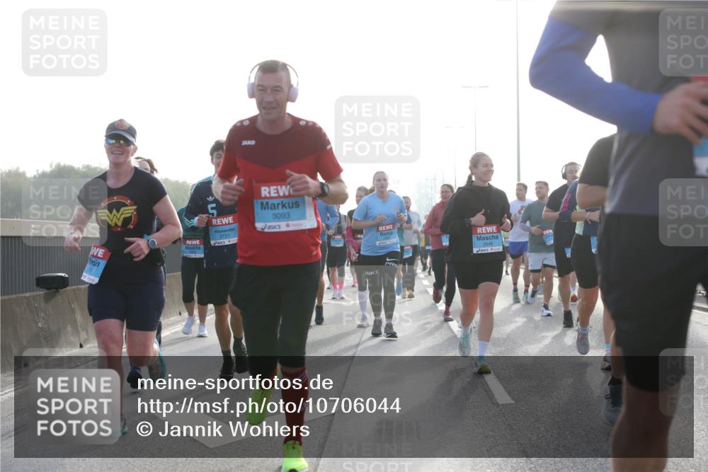 03.10.2026 - Köhlbrandbrückenlauf Jannik Wohlers http://msf.ph/oto/10706044 03.10.2026 09:20:26 Position 3 3093, 3721, 2646 meine-sportfotos.de