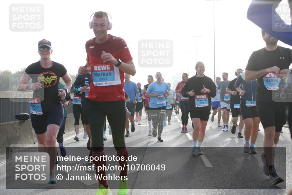 03.10.2026 - Köhlbrandbrückenlauf Jannik Wohlers http://msf.ph/oto/10706049 03.10.2026 09:20:26 Position 3 240, 2654, 3093, 2646, 1817, 1739, 1146 meine-sportfotos.de