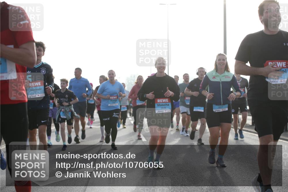 03.10.2026 - Köhlbrandbrückenlauf Jannik Wohlers http://msf.ph/oto/10706055 03.10.2026 09:20:26 Position 3 3721, 2646, 1817 meine-sportfotos.de
