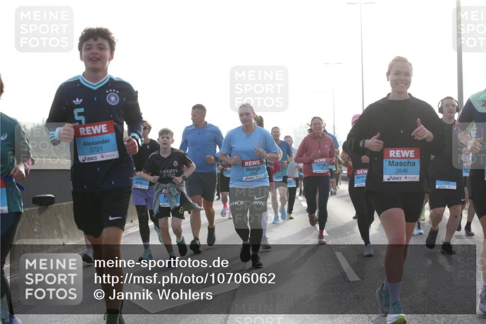 03.10.2026 - Köhlbrandbrückenlauf Jannik Wohlers http://msf.ph/oto/10706062 03.10.2026 09:20:27 Position 3 3721, 2666, 2955, 2646, 196, 1739 meine-sportfotos.de