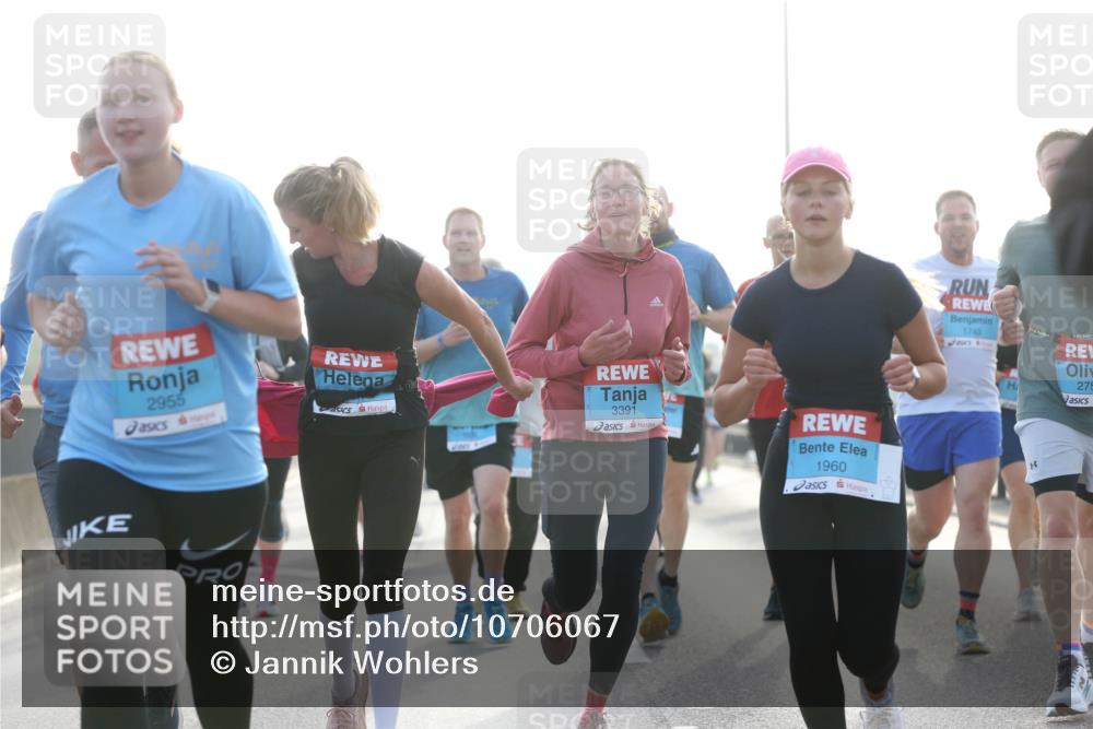 03.10.2026 - Köhlbrandbrückenlauf Jannik Wohlers http://msf.ph/oto/10706067 03.10.2026 09:20:28 Position 3 2955, 3391, 1960, 1740, 275 meine-sportfotos.de