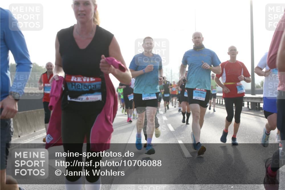 03.10.2026 - Köhlbrandbrückenlauf Jannik Wohlers http://msf.ph/oto/10706088 03.10.2026 09:20:30 Position 3 1876, 2415, 1111 meine-sportfotos.de