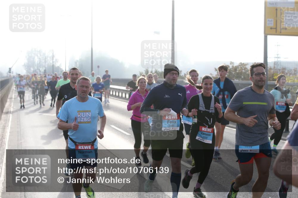 03.10.2026 - Köhlbrandbrückenlauf Jannik Wohlers http://msf.ph/oto/10706139 03.10.2026 09:20:48 Position 3 1988, 2095, 1156, 2096, 1119 meine-sportfotos.de