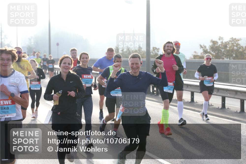 03.10.2026 - Köhlbrandbrückenlauf Jannik Wohlers http://msf.ph/oto/10706179 03.10.2026 09:20:57 Position 3 1624, 3863, 1882 meine-sportfotos.de