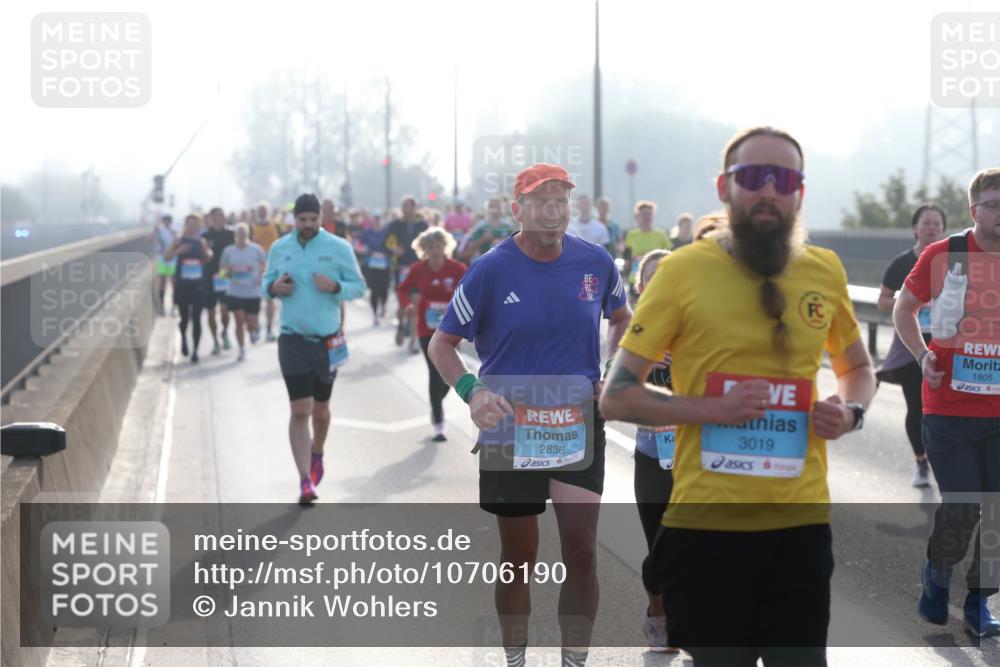 03.10.2026 - Köhlbrandbrückenlauf Jannik Wohlers http://msf.ph/oto/10706190 03.10.2026 09:20:59 Position 3 2836, 3019, 1805 meine-sportfotos.de