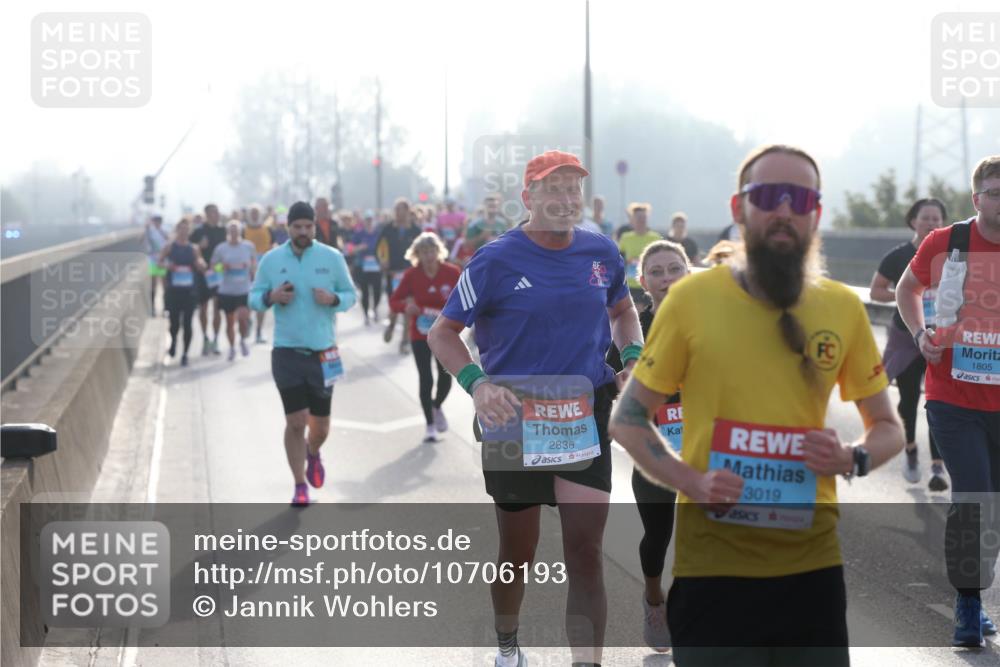 03.10.2026 - Köhlbrandbrückenlauf Jannik Wohlers http://msf.ph/oto/10706193 03.10.2026 09:20:59 Position 3 2836, 3019, 1805 meine-sportfotos.de