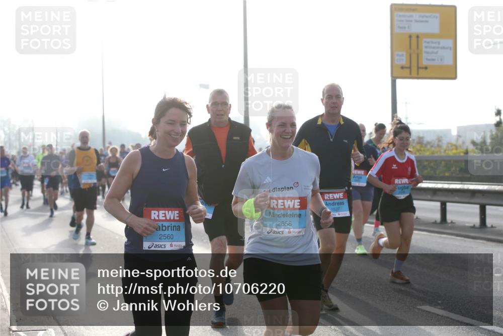 03.10.2026 - Köhlbrandbrückenlauf Jannik Wohlers http://msf.ph/oto/10706220 03.10.2026 09:21:10 Position 3 2560, 2658, 1527 meine-sportfotos.de