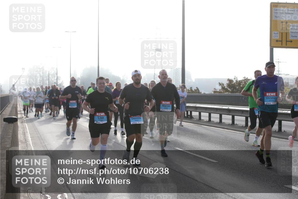 03.10.2026 - Köhlbrandbrückenlauf Jannik Wohlers http://msf.ph/oto/10706238 03.10.2026 09:21:26 Position 3 1105, 2773 meine-sportfotos.de