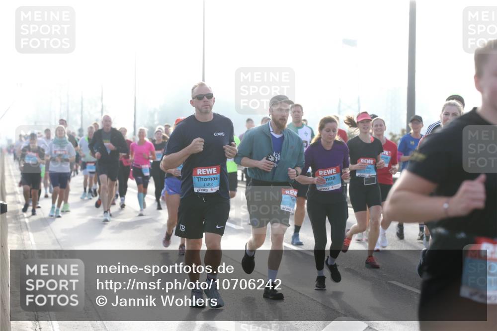 03.10.2026 - Köhlbrandbrückenlauf Jannik Wohlers http://msf.ph/oto/10706242 03.10.2026 09:21:28 Position 3 1452, 3468 meine-sportfotos.de