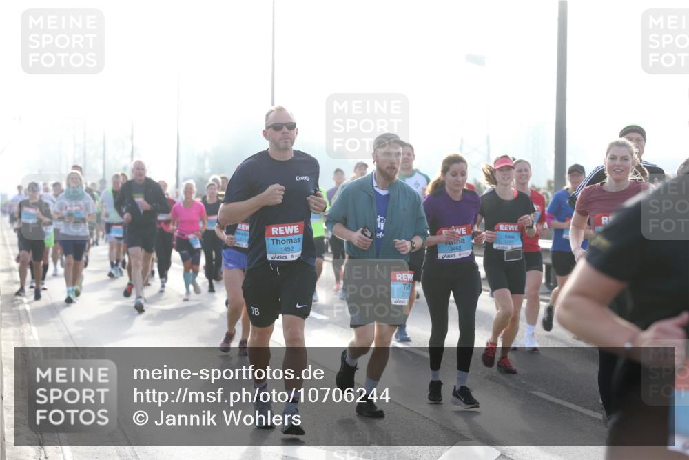 03.10.2026 - Köhlbrandbrückenlauf Jannik Wohlers http://msf.ph/oto/10706244 03.10.2026 09:21:28 Position 3 1452, 3785, 3468 meine-sportfotos.de