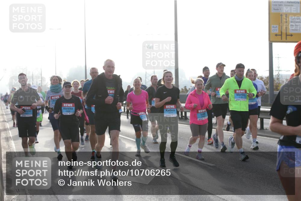 03.10.2026 - Köhlbrandbrückenlauf Jannik Wohlers http://msf.ph/oto/10706265 03.10.2026 09:21:33 Position 3 2898, 2577, 2159 meine-sportfotos.de