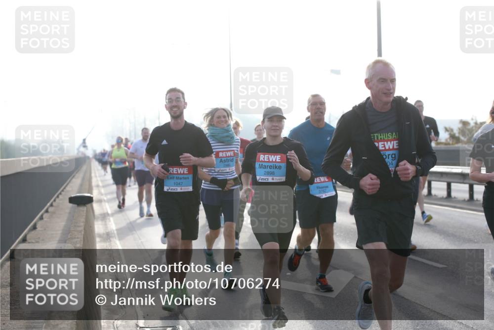 03.10.2026 - Köhlbrandbrückenlauf Jannik Wohlers http://msf.ph/oto/10706274 03.10.2026 09:21:34 Position 3 1047, 2898, 04, 3767 meine-sportfotos.de
