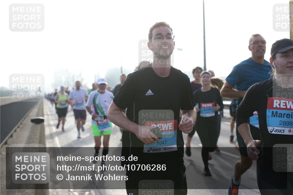 03.10.2026 - Köhlbrandbrückenlauf Jannik Wohlers http://msf.ph/oto/10706286 03.10.2026 09:21:36 Position 3 1047, 2898 meine-sportfotos.de