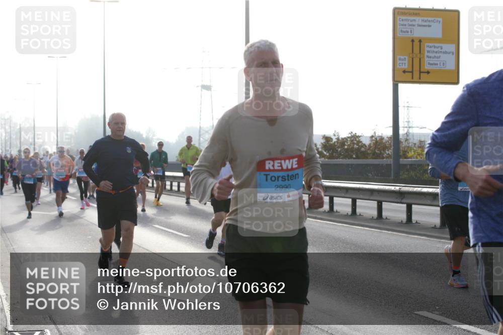 03.10.2026 - Köhlbrandbrückenlauf Jannik Wohlers http://msf.ph/oto/10706362 03.10.2026 09:22:01 Position 3 2990 meine-sportfotos.de