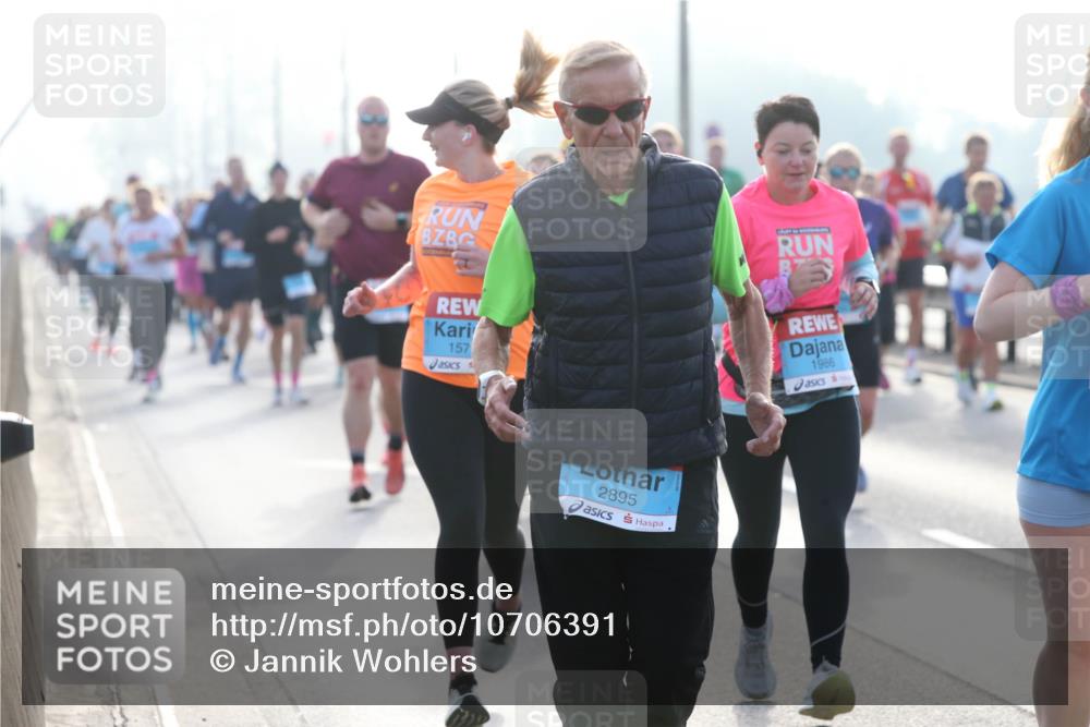 03.10.2026 - Köhlbrandbrückenlauf Jannik Wohlers http://msf.ph/oto/10706391 03.10.2026 09:22:12 Position 3 157, 2895, 1986 meine-sportfotos.de