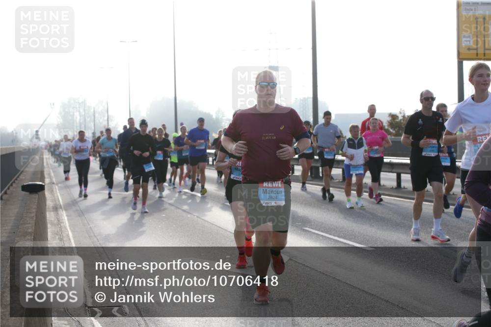 03.10.2026 - Köhlbrandbrückenlauf Jannik Wohlers http://msf.ph/oto/10706418 03.10.2026 09:22:18 Position 3 21, 0975, 2824 meine-sportfotos.de